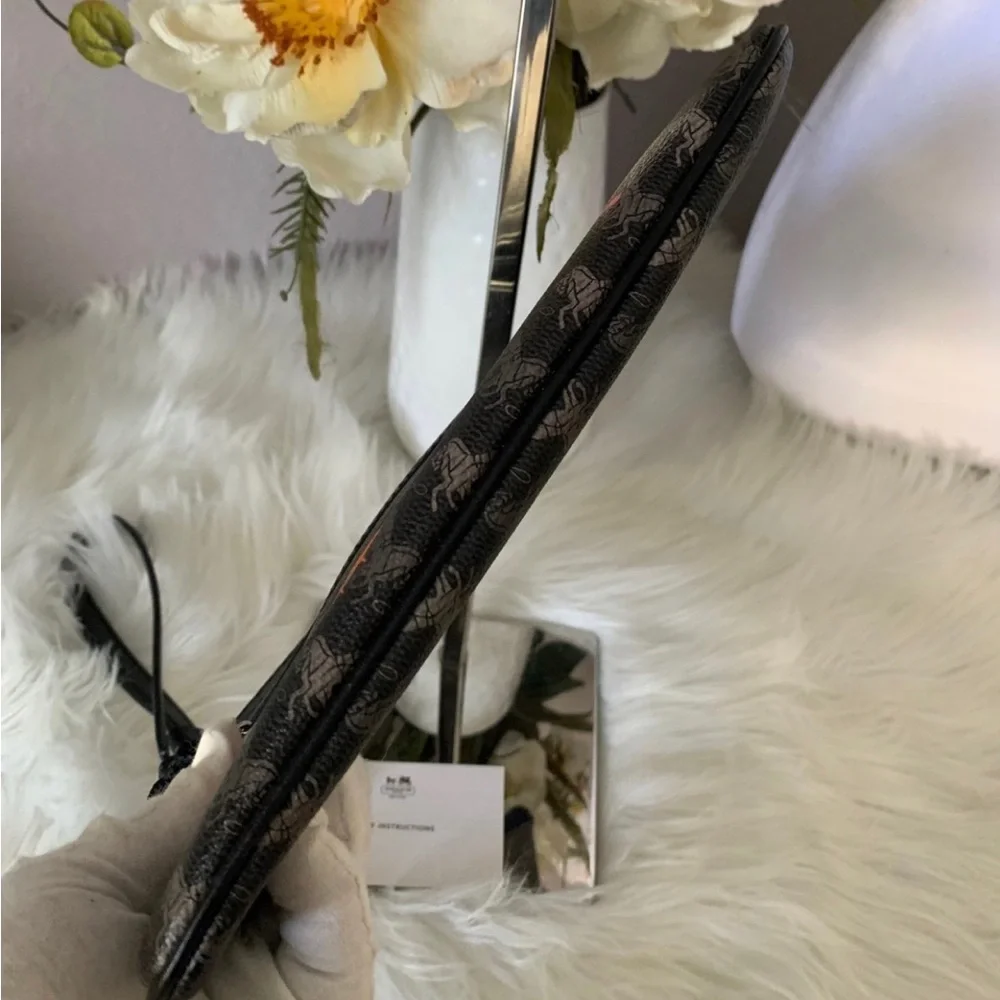NWOT COACH Large Front Zip Wristlet Horse And Carriage and Graffiti print